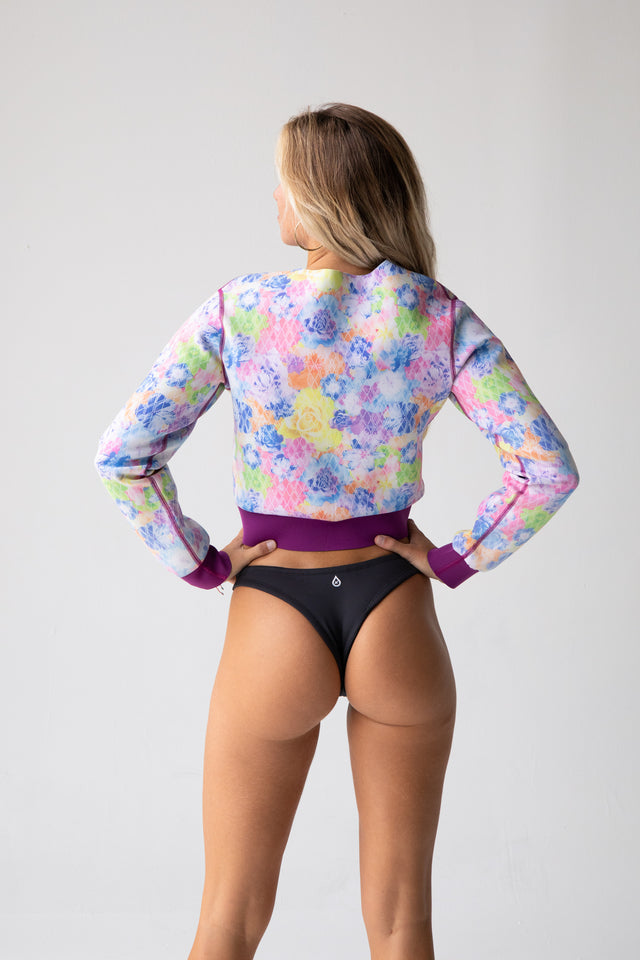 KURZES SWEATSHIRT – MIT BLUMEN UND MAULBEER